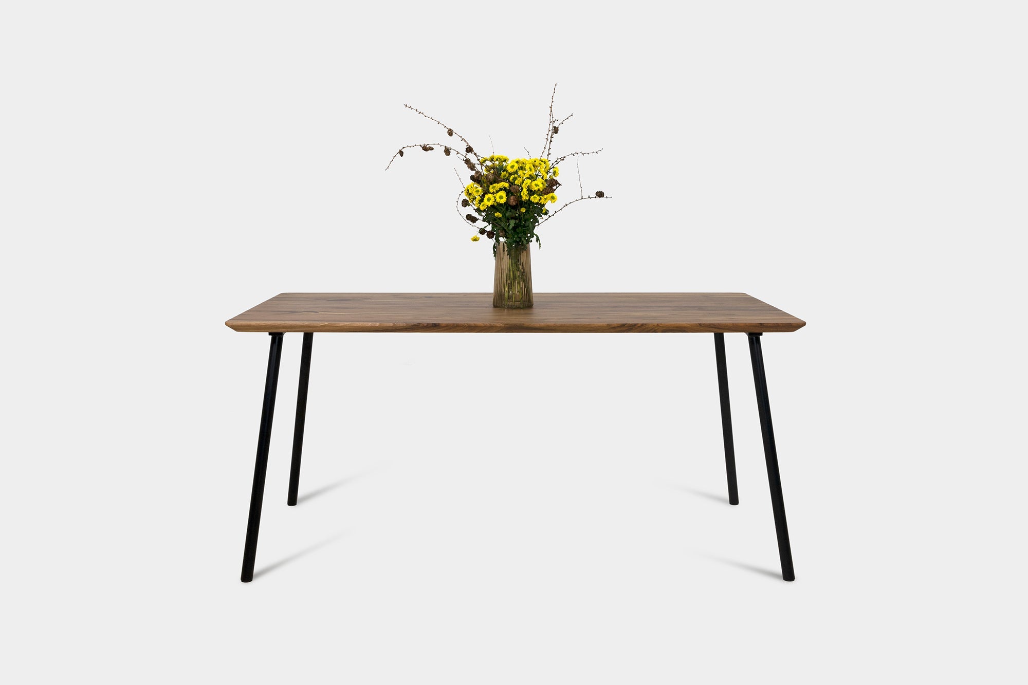 Moderner Esstisch aus Nussbaum im Mid Century-Stil | MARTA Esstisch-Hardman Design