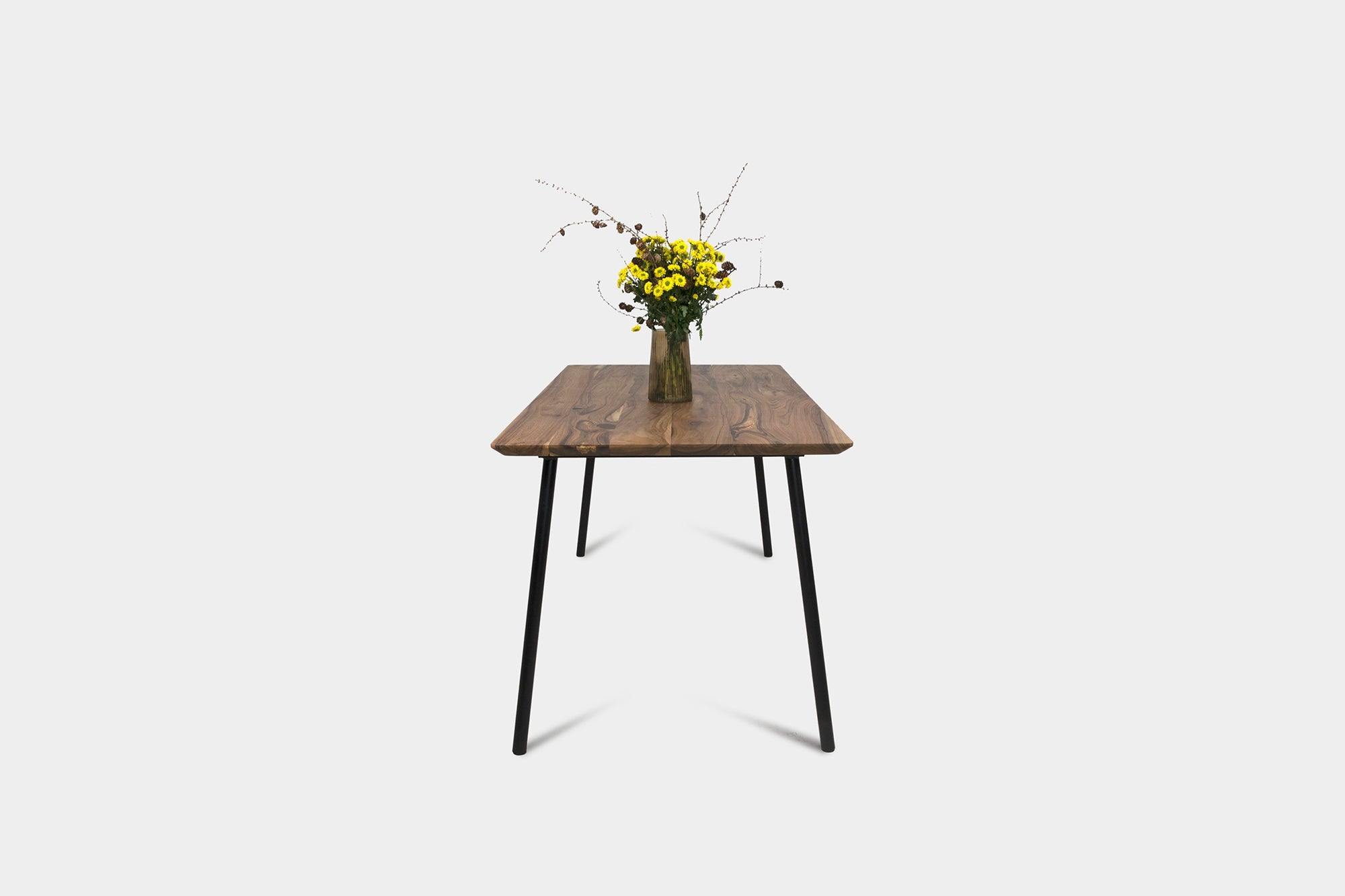 Moderner Esstisch aus Nussbaum im Mid Century-Stil | MARTA Esstisch-Hardman Design