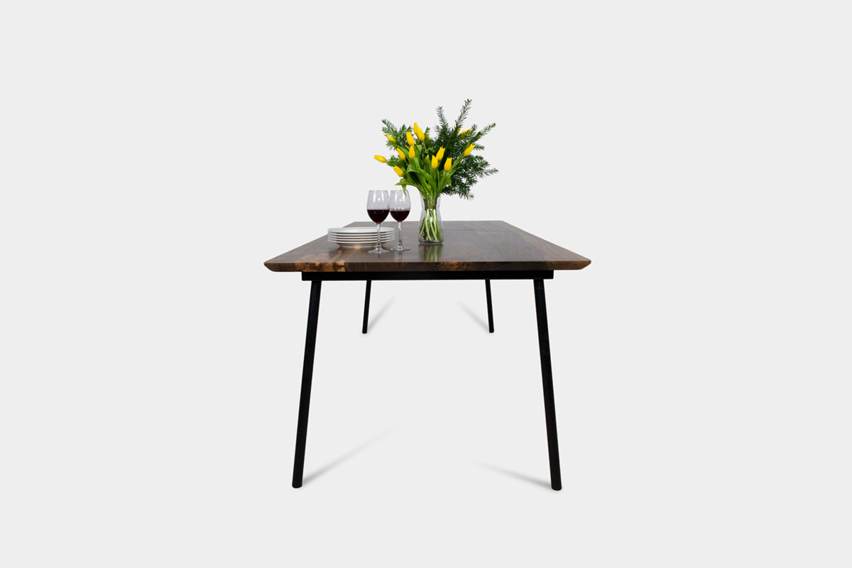 Moderner Esstisch aus Nussbaum im Mid Century-Stil | MARTA Esstisch-Hardman Design