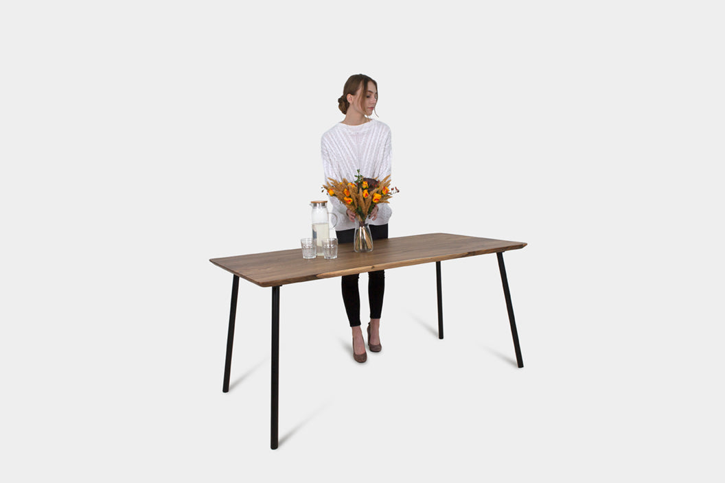 Moderner Esstisch aus Nussbaum im Mid Century-Stil | MARTA Esstisch-Hardman Design